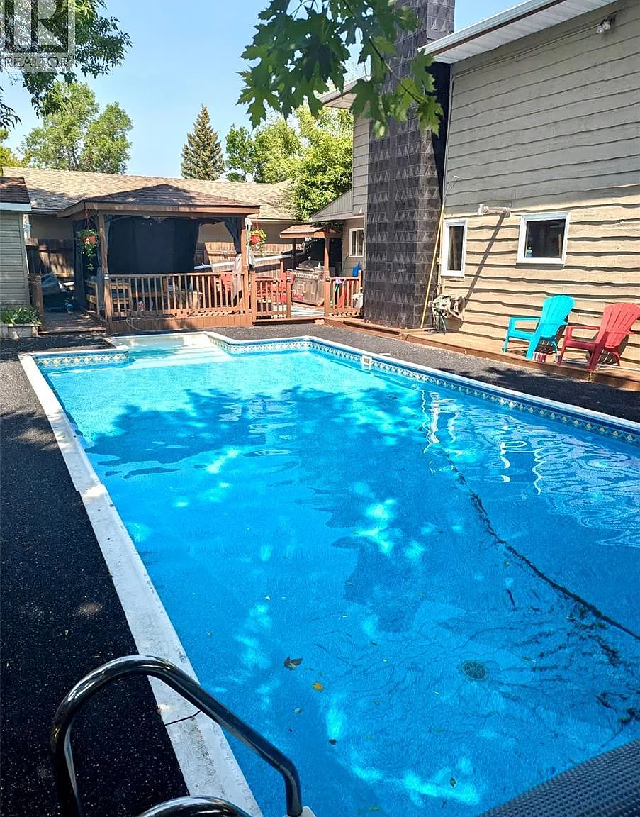 183 Lincoln Drive — Photo 2