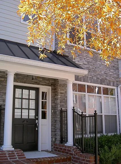 1111 Glenridge Pl — Photo 2