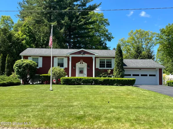 17 Sylvan Lane, Clifton Park, NY 12065