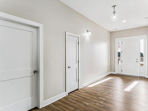 4th image of 1630 E Appleton St