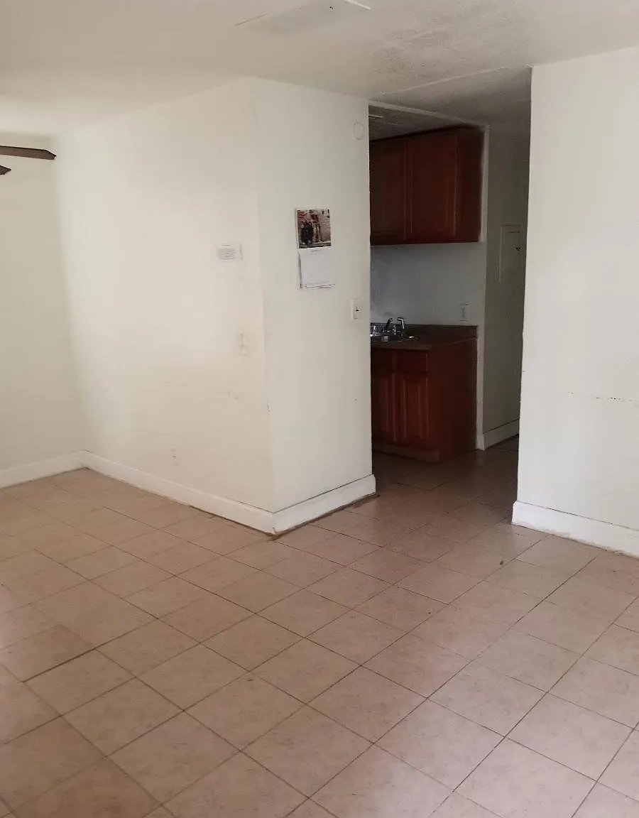 3 bed, 756 sqft, $1,100 — Photo 2
