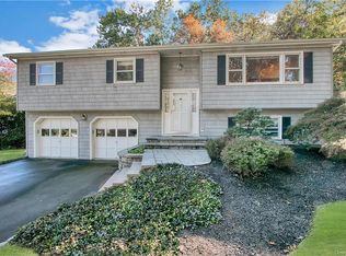 9 Muir Ln, New City, NY