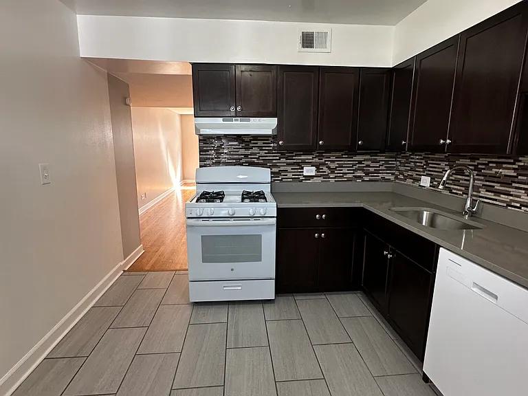 4924 Mulford St #3E — Photo 3