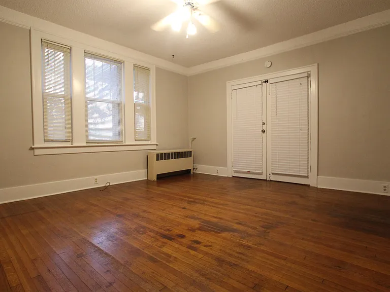 15 E Victory Dr #2 — Photo 5