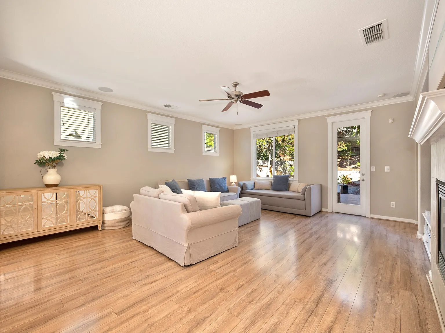 3 bed, 1630 sqft, $3,195 — Photo 3