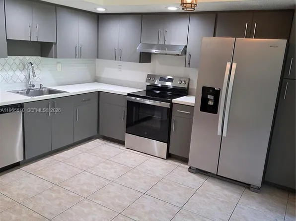 8065 SW 107th Ave APT 214, Miami, FL 33173