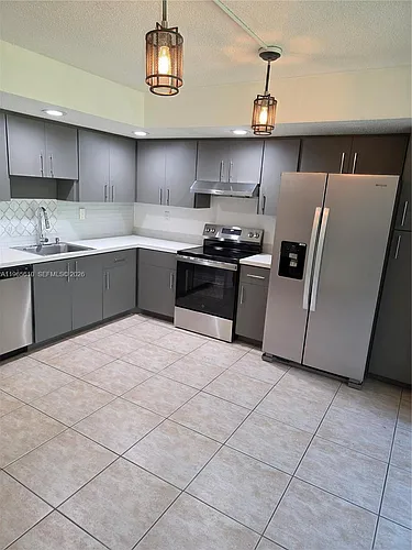 8065 SW 107th Ave Photo 1