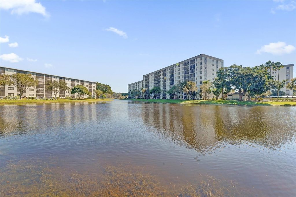 2228 N Cypress Bend Dr APT 103, Pompano Beach