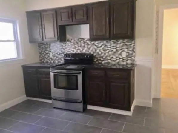 1213 Middlesex St, Lowell, MA 01851