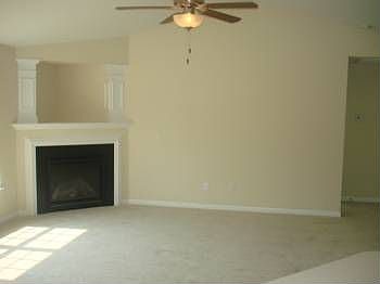 4th image of 15 Chapel Hill Ln