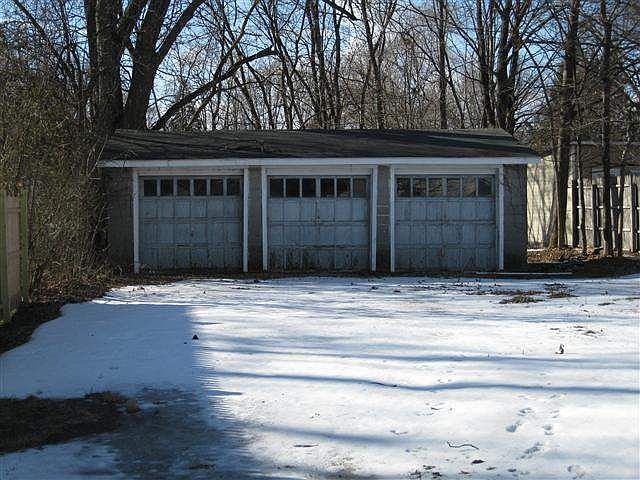 2nd image of 25 Clinton Ave
