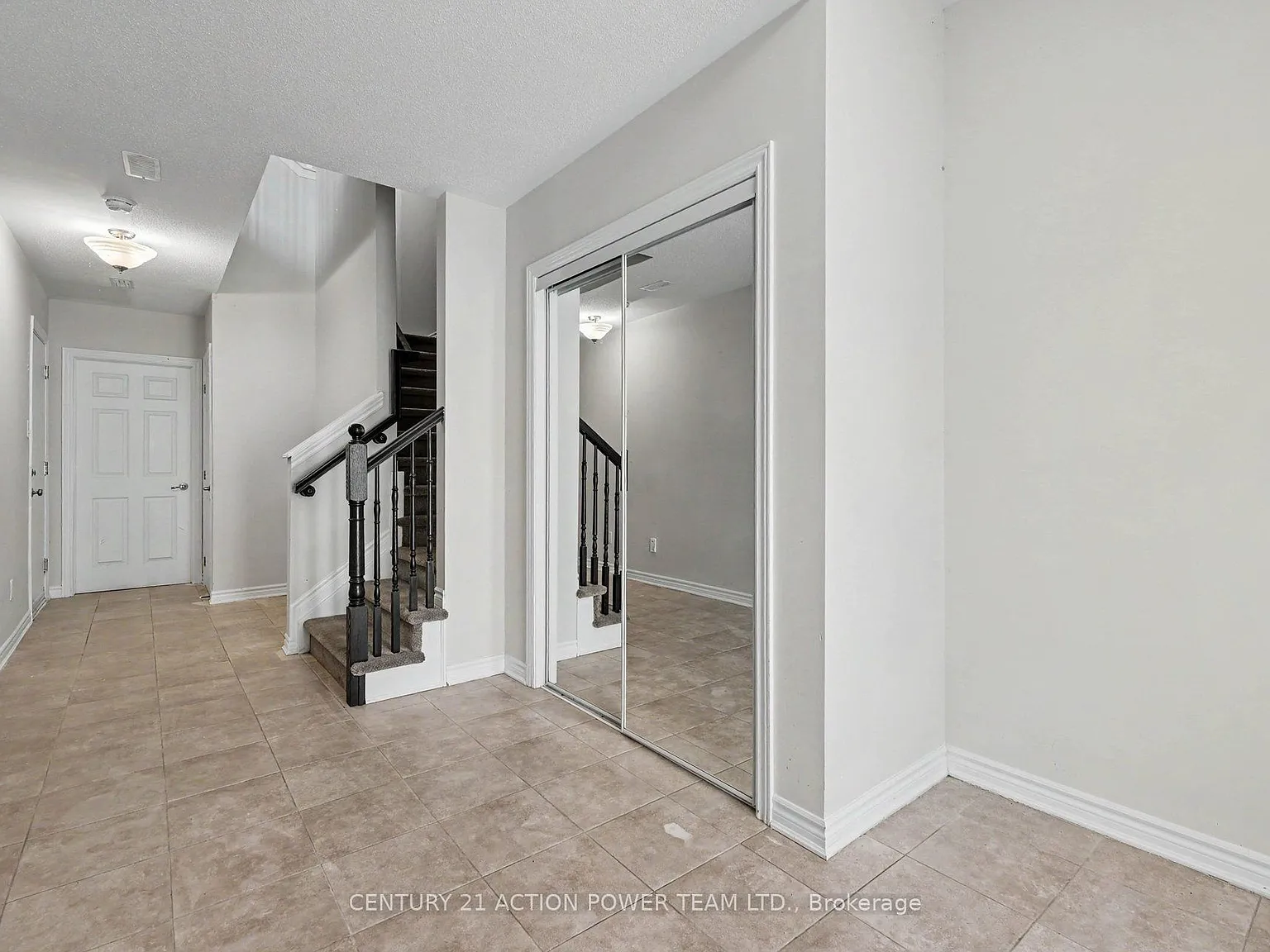2 bed, $2,600 — Photo 2