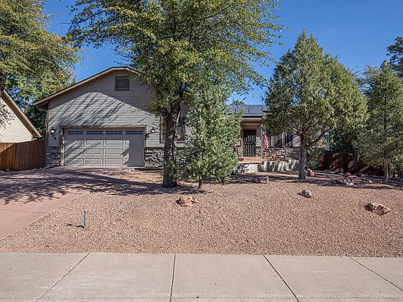 2nd image of 824 W Country Ln