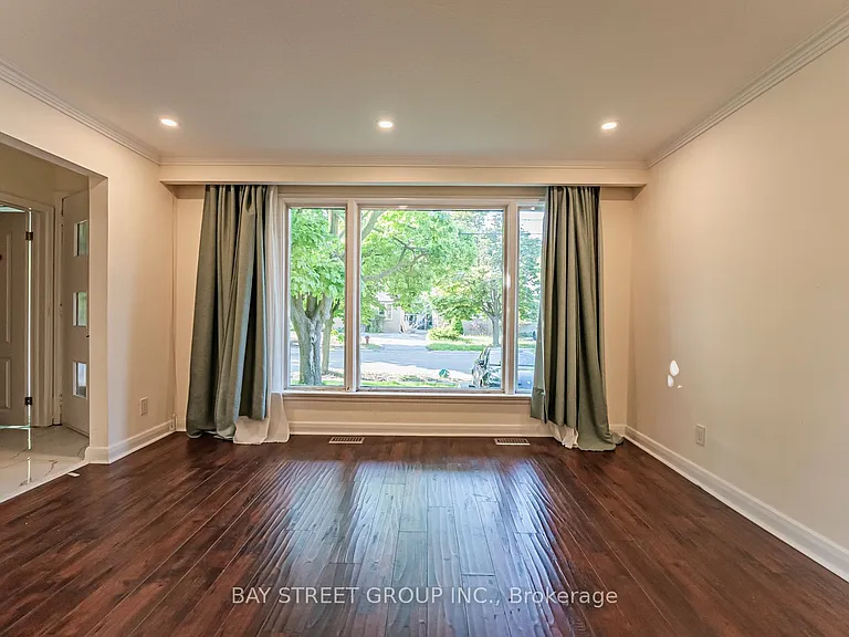 394 Centre St E #MAIN — Photo 4
