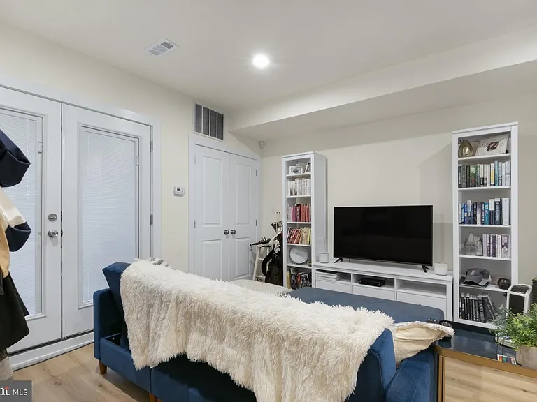 1228 N 25th St #6 — Photo 2