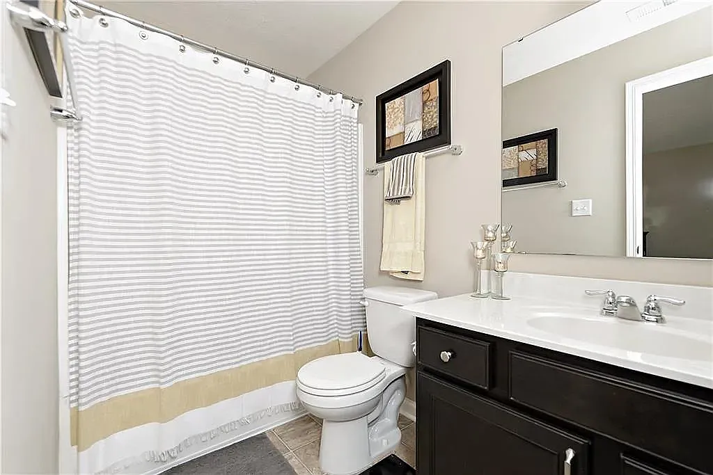 3 bed, 1237 sqft, $2,000 — Photo 3