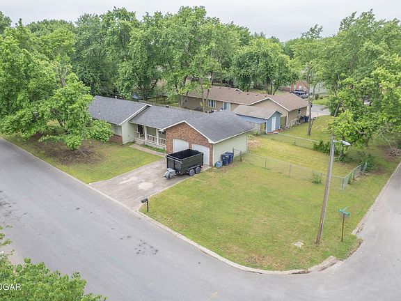 5th image of 720 E Wickersham Dr