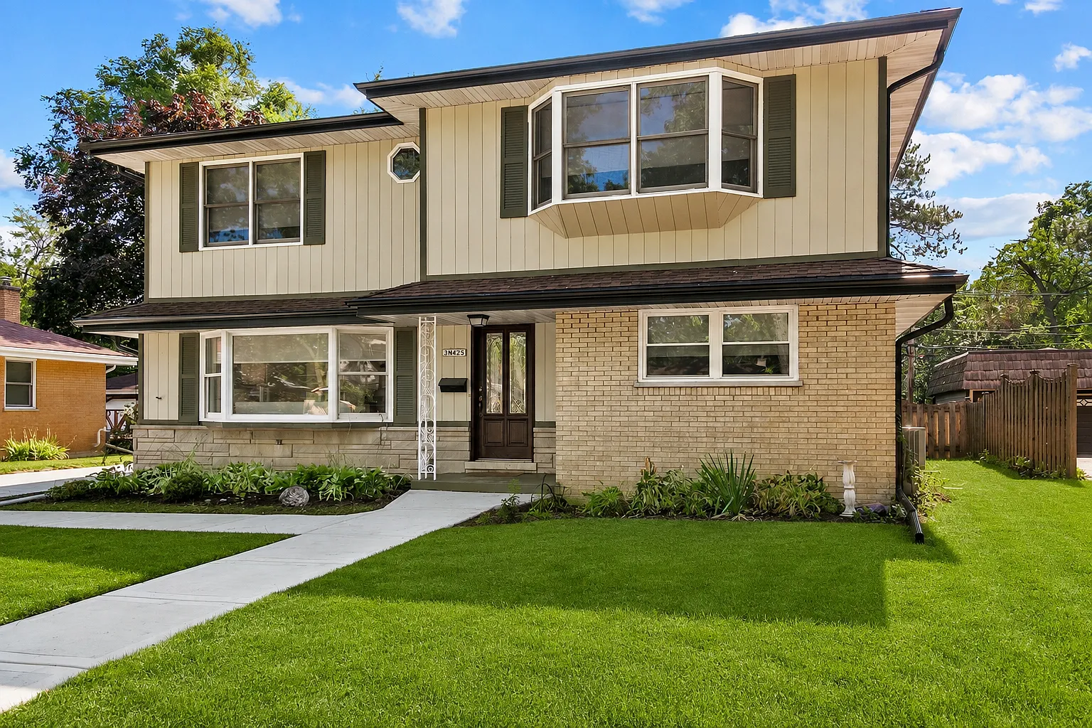 5 bed, 4100 sqft, $6,250 — Photo 1