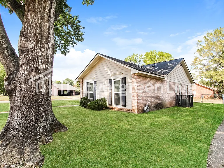 7401 Brampton Ct — Photo 3
