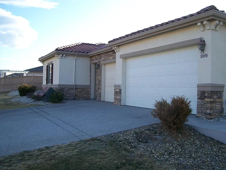 10695 Autumn Walk Ln — Photo 3