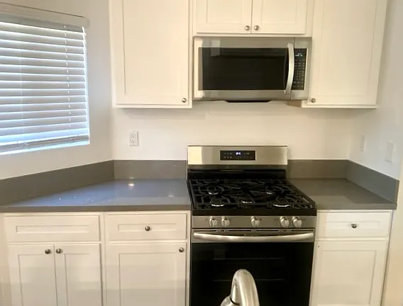 2 bed, 2.5 bath, 1400 sqft, $3,400 — Photo 3