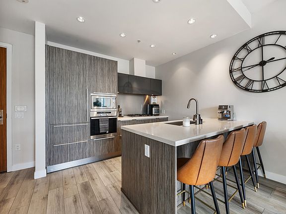 5th image of 1633 Ontario St #806