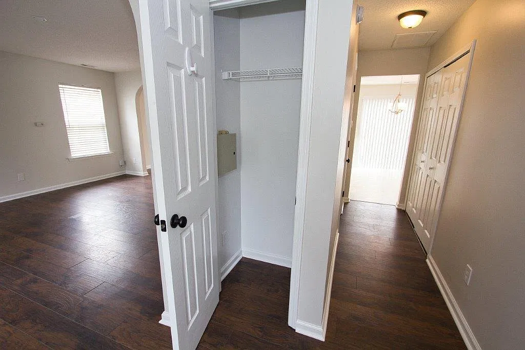 3 bed, 2.5 bath, 1500 sqft, $1,960 — Photo 3