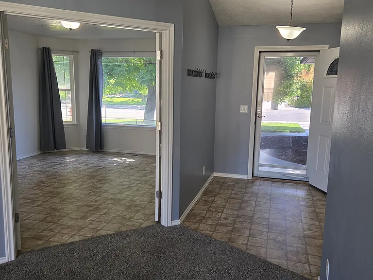 2589 W Whitelaw Dr — Photo 1
