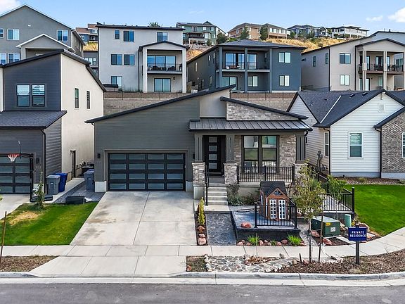 3rd image of 837 S Finley Cir S
