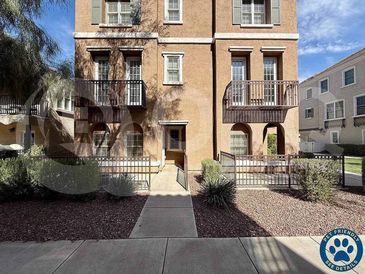 3 bed, 2.5 bath, 2051 sqft, $2,300 — Photo 1