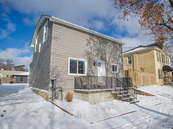 44 Grey St #4, Brantford, ON N3T 2S9