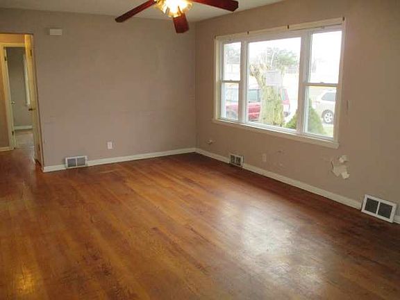 2nd image of 1425 Kemble Ave