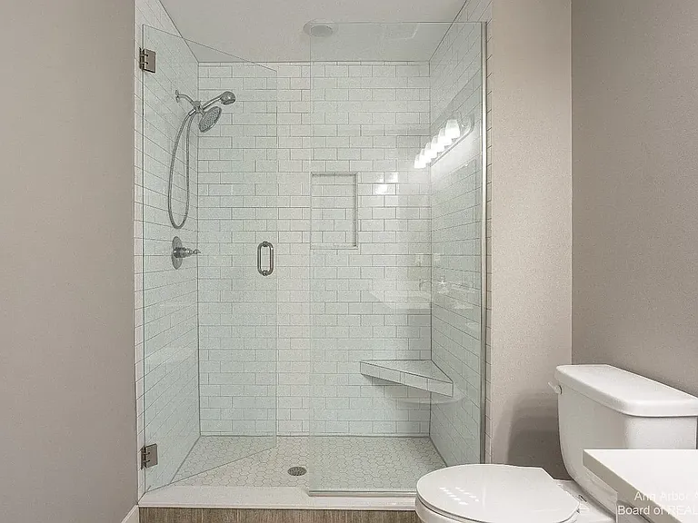 2563 W Towne St — Photo 18