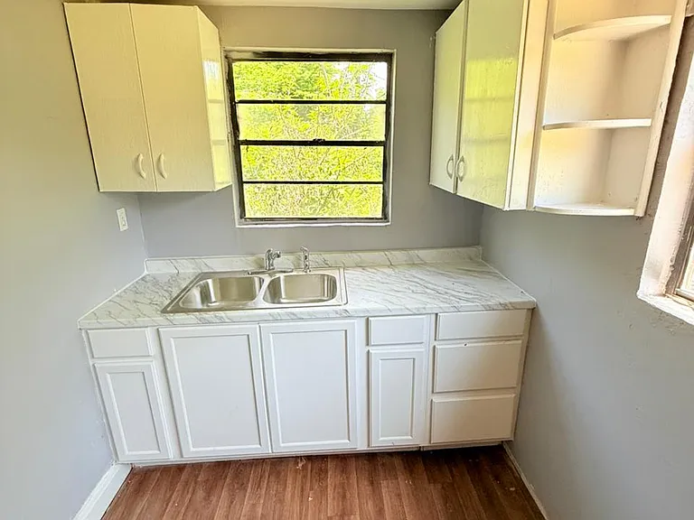 1221 Maple St — Photo 29