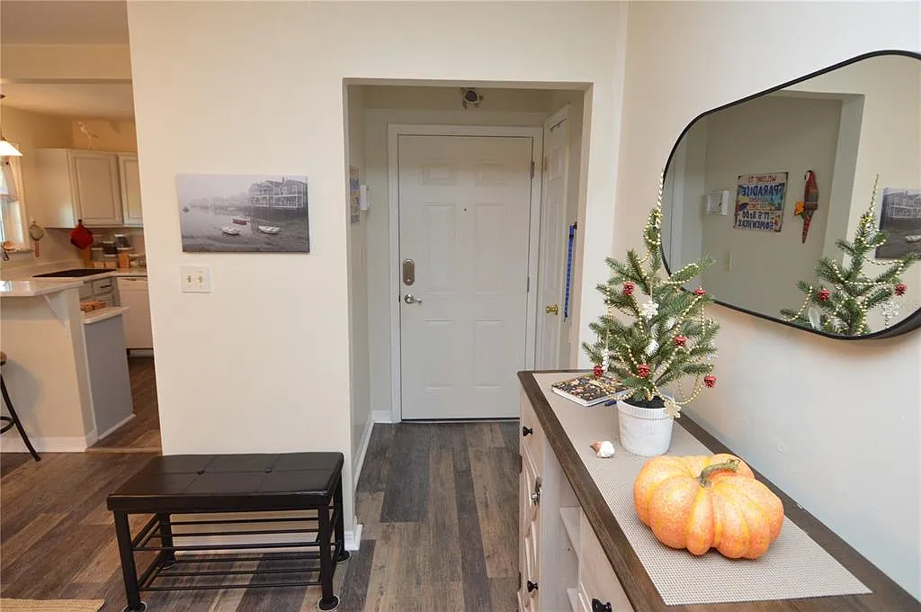 2 bed, 2.0 bath, 1018 sqft, $3,000 — Photo 3