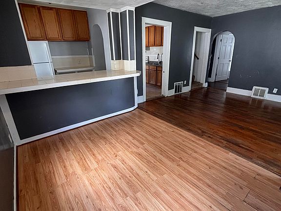 5th image of 326 E Potter Ave