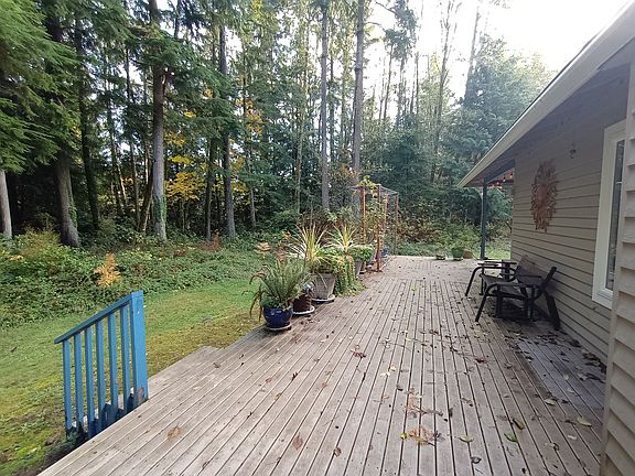 4th image of 4060 NE Kedros Dr