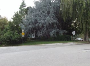 1002 W Hillcrest Blvd, Monrovia, CA 91016