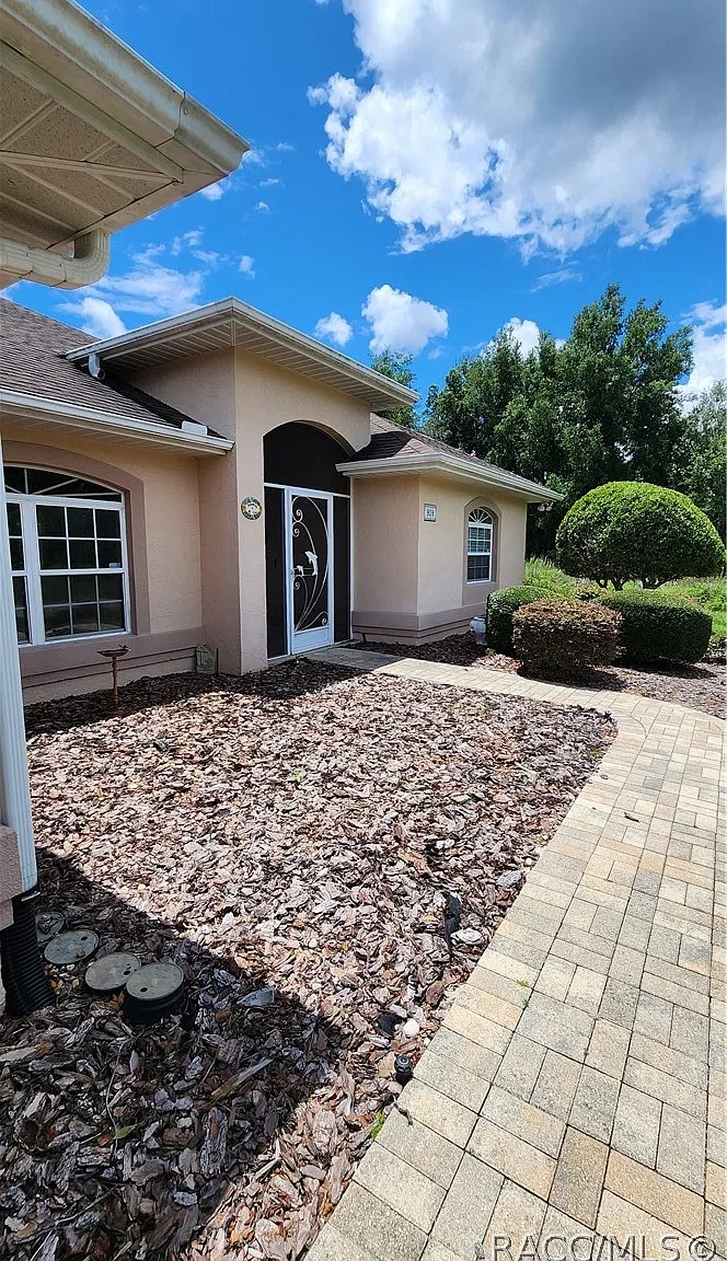 3 bed, 2.0 bath, 2163 sqft, $3,000 — Photo 3