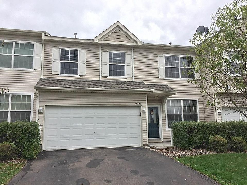 Fabulous Farmington GEM! Close to shopping, Akin Elementary, parks and more!