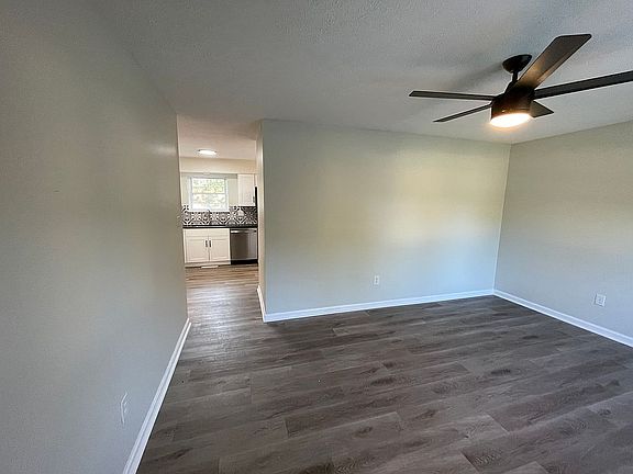 5th image of 202 Debbie Dr