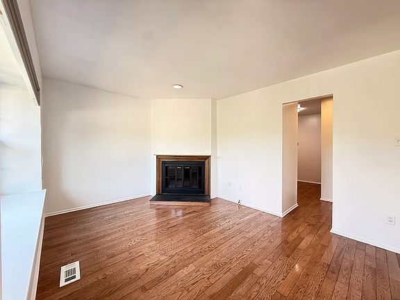 2nd image of 1187 Heyward Rd