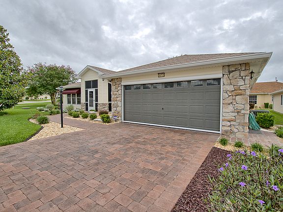 4th image of 20715 Queen Alexandra Dr
