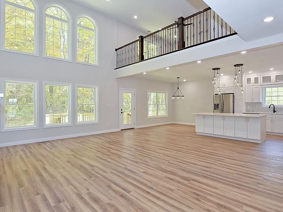 5th image of 8749 Pebble Creek Dr