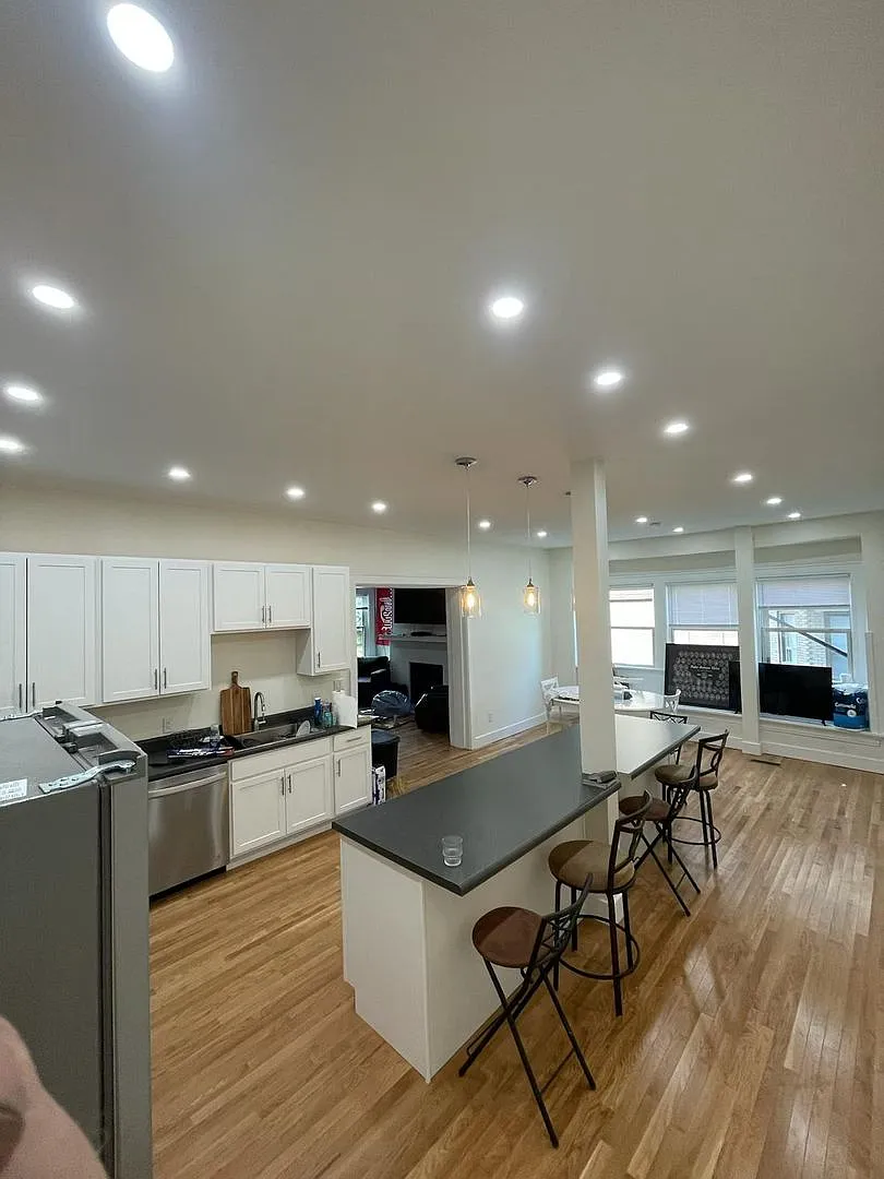 Massive 13-Bedroom House with huge Private Parking lot Prime Campus Location! — Photo 4