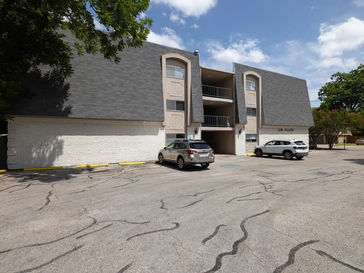 108 Place Apartments — Photo 4