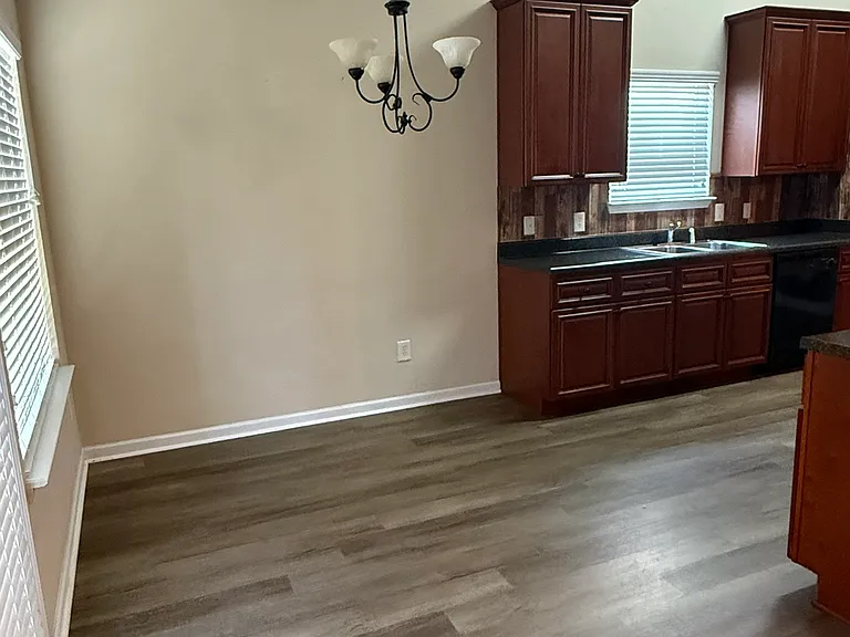505 Arrie Dr — Photo 6