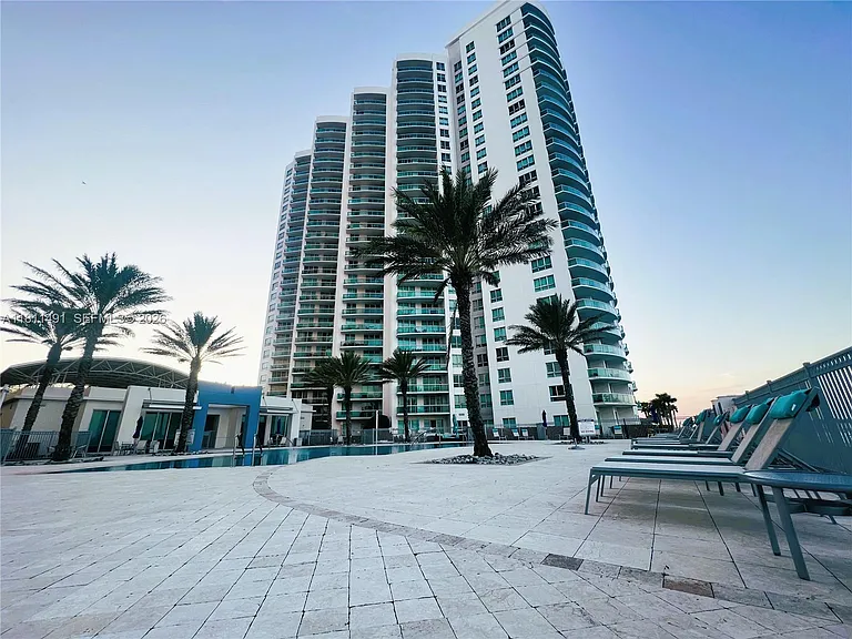 231 Riverside Dr #1210 — Photo 40