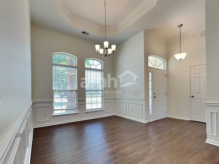 632 Stonebridge Cir — Photo 5