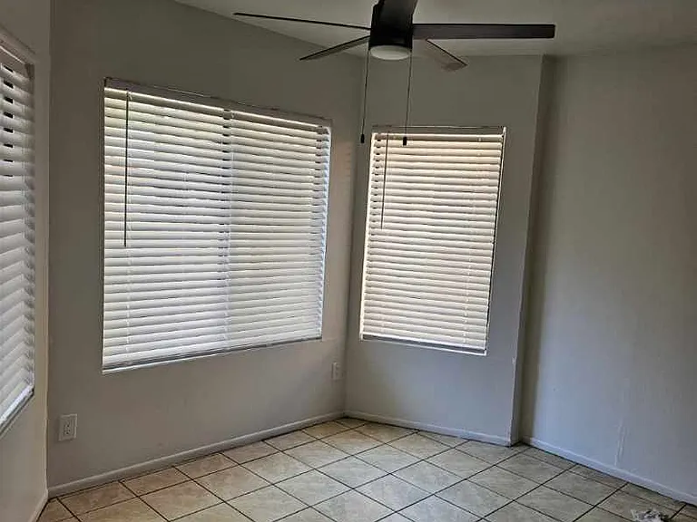 1684 W Park Wood Ln — Photo 2